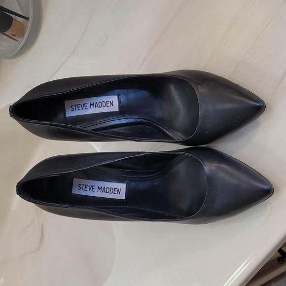 Steve madden pointed toe - black pumps - size 5.5 - Picture 1 of 5
